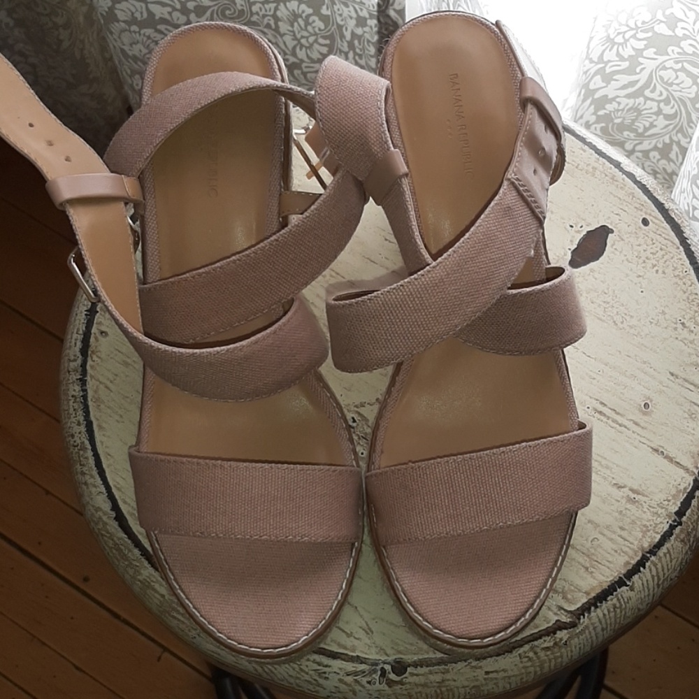 Banana republic wedge sandals